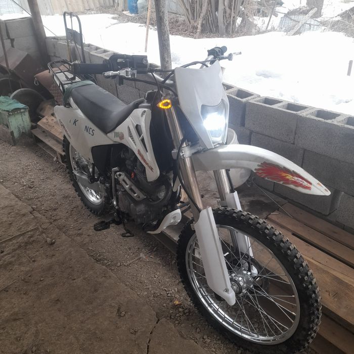 Эндуро 06 в хорошем состояний двигатель шепчет продаю с визи с оварией