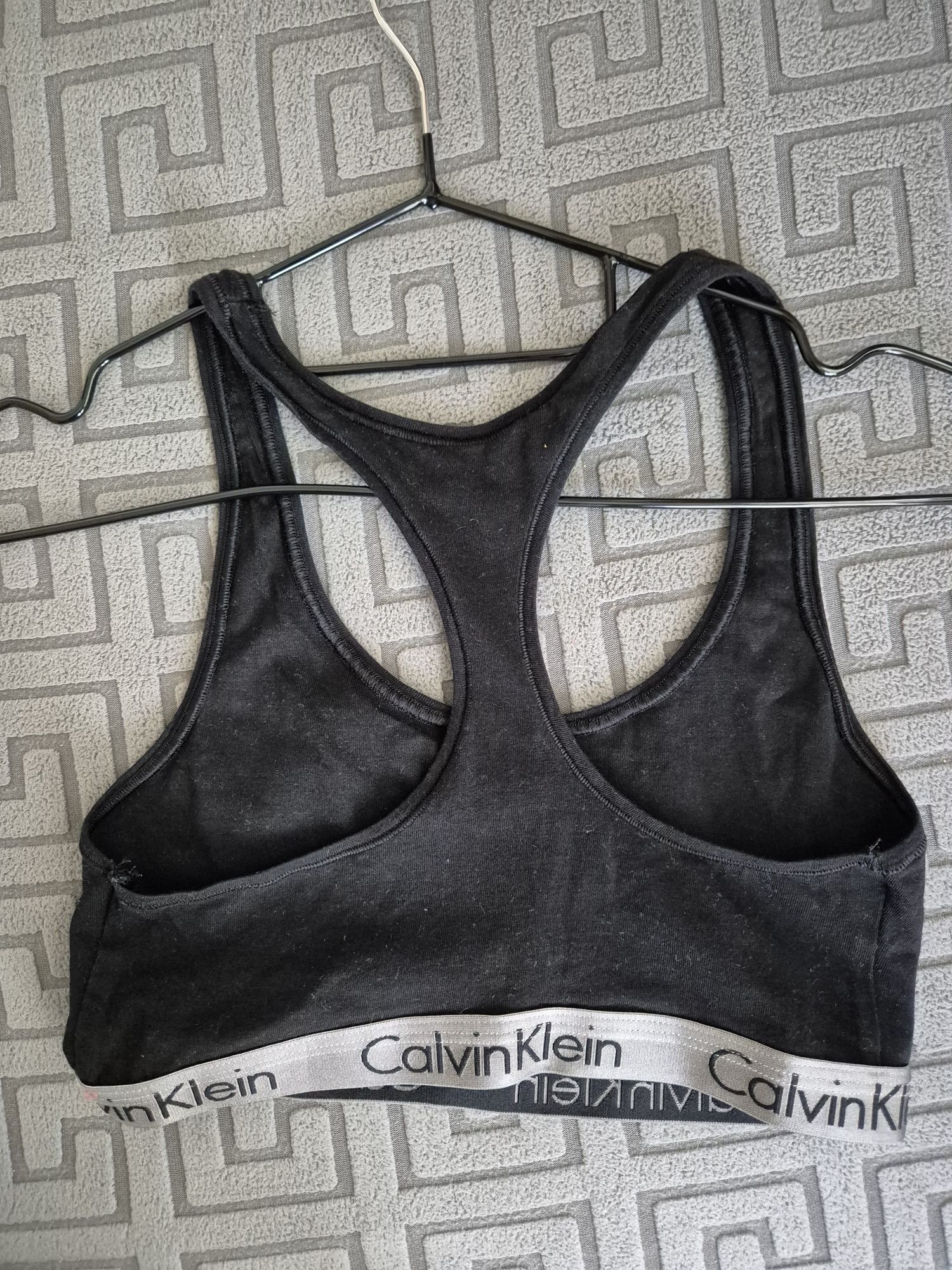 Спортно бюстие Calvin Klein xs