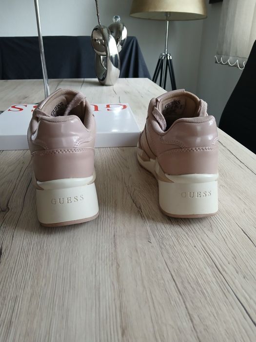 Спортни обувки Guess