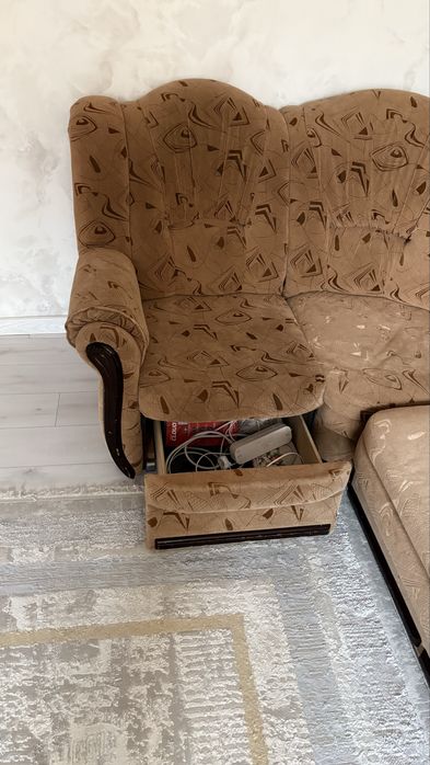 диван с кроватью со встроенным шкафом  торг есть