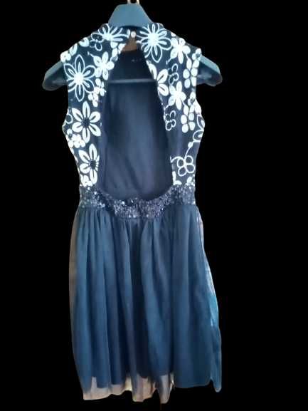 Намалям Офицялна рокля размер м, гол гръб