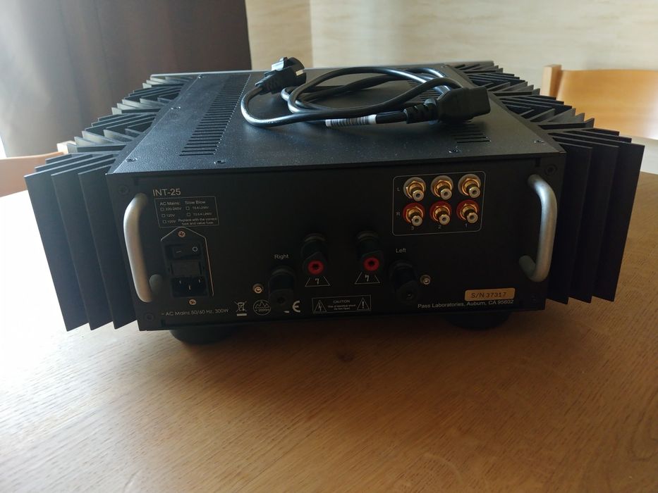 Vând amplificator stereo Pass Labs int 25