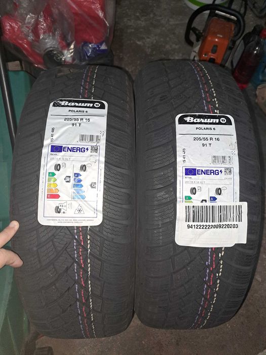 Vând 2 anvelope noi de iarna 205/55R16