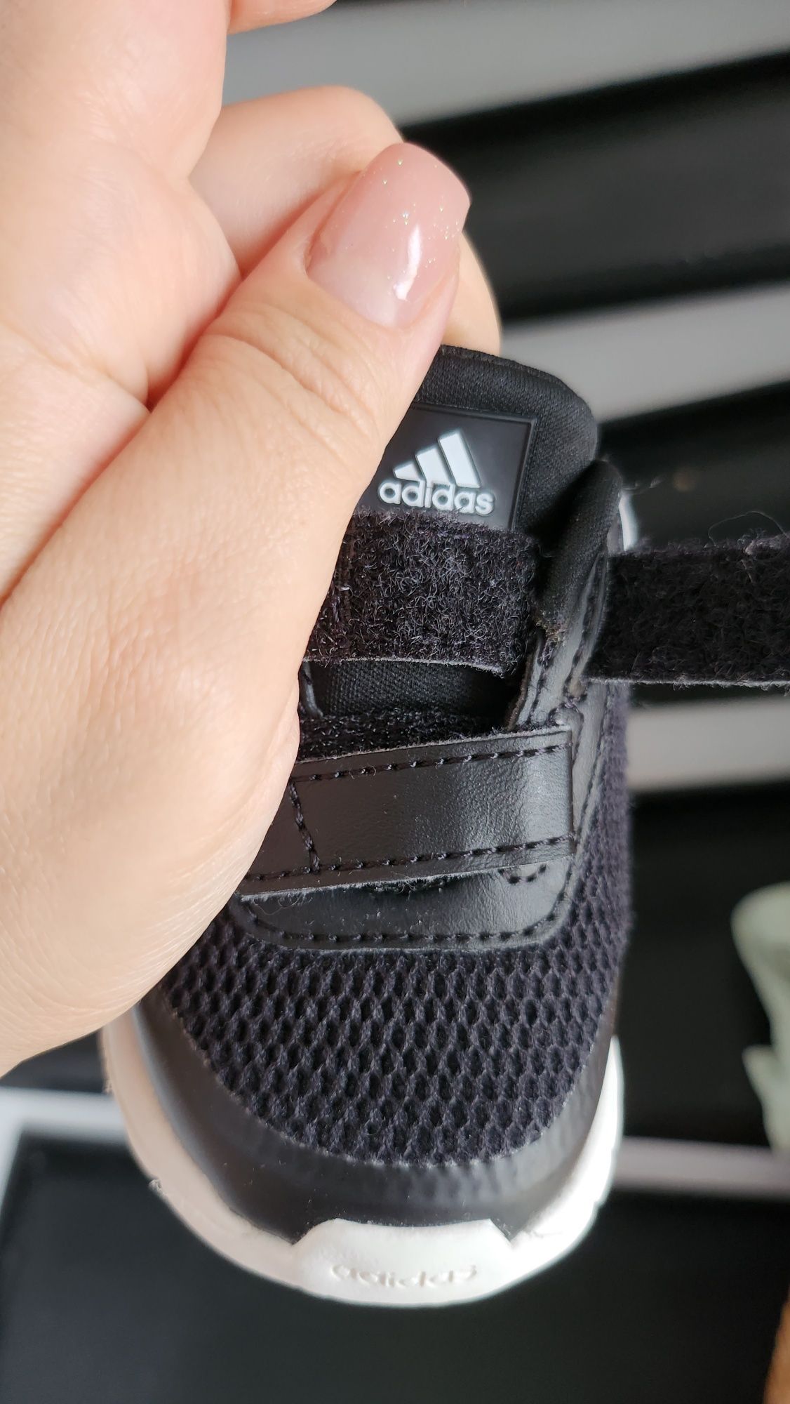 Adidas numar 19, ca noi