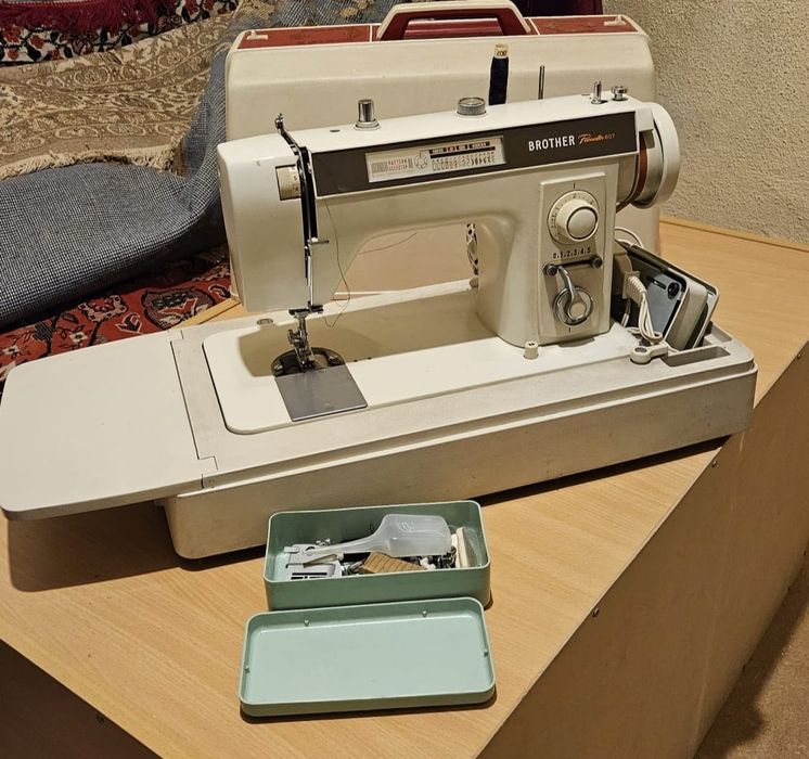 Vând mașină de cusut Brother Pacesseter 607