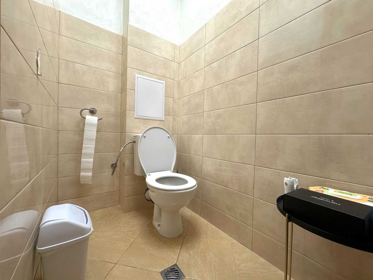 Дава се под наем Офис в Велико Търново, Колю Фичето - 150 кв.м за 765 € - Снимка #11