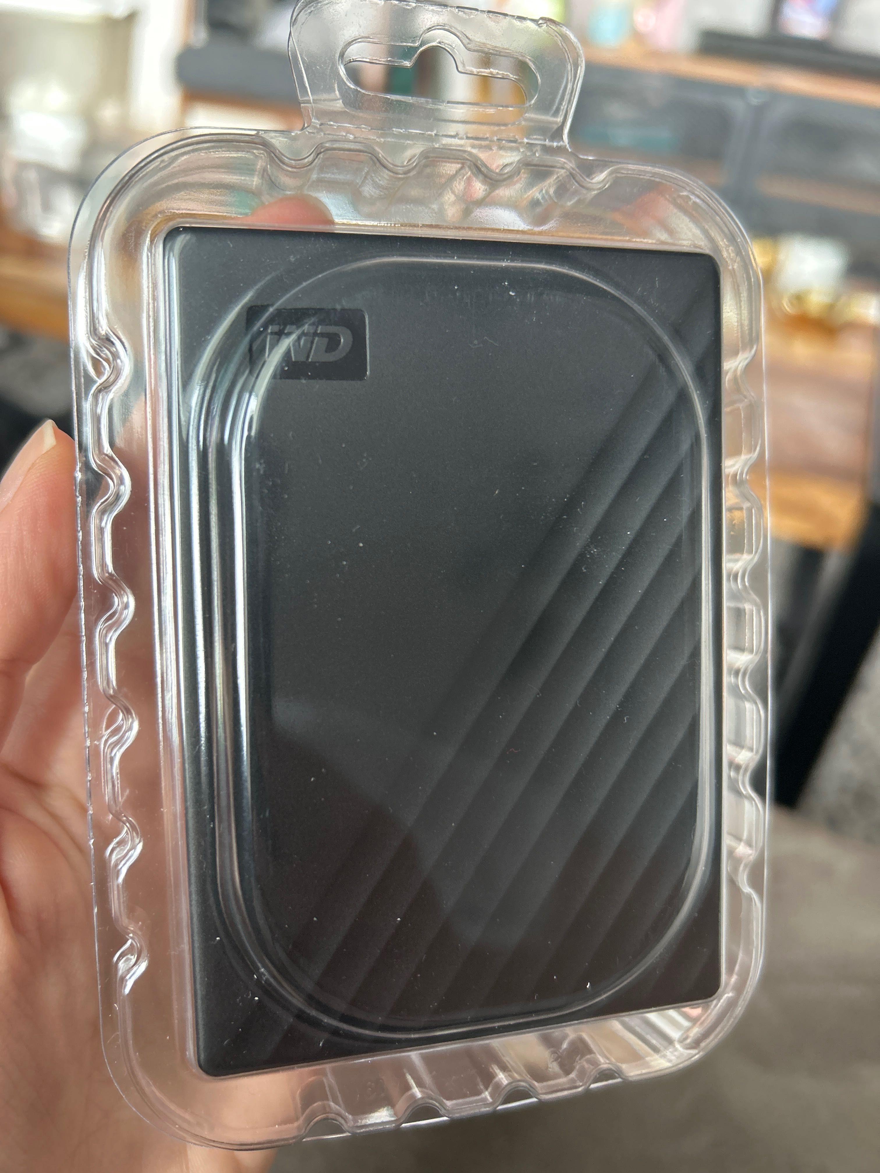 Харддрайв- външен твърд диск My Passport - 1 TB