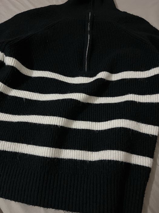 полузамок с белыми полосами