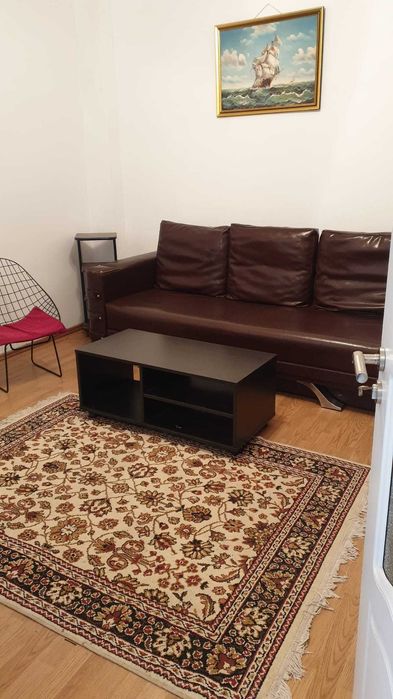 Proprietar inchiriez apartament cu 2 camere la curte, centrala proprie