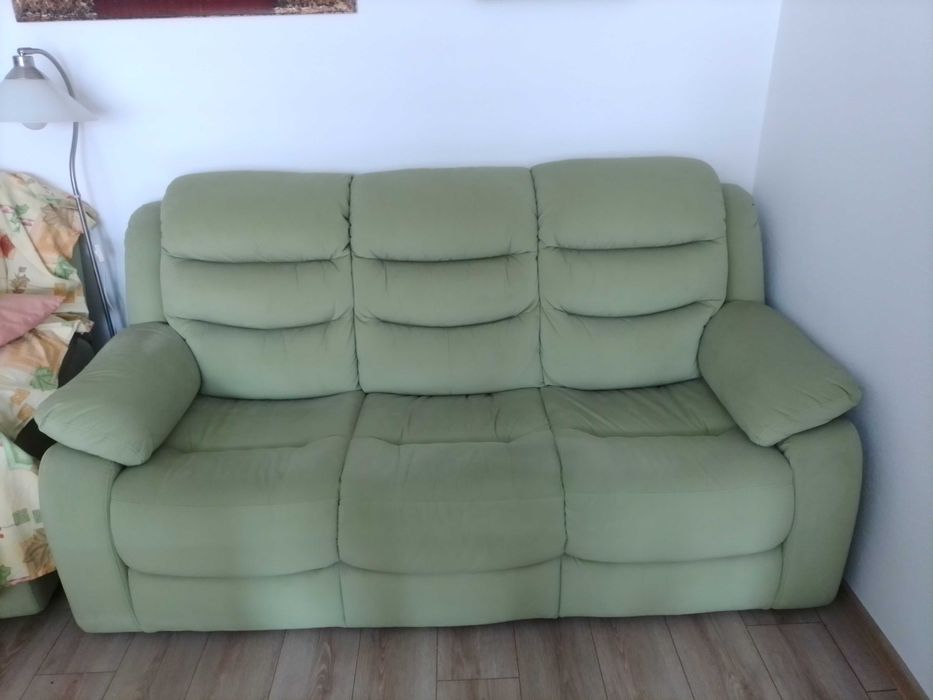 Canapea fixa culoare verde. Aproape noua.