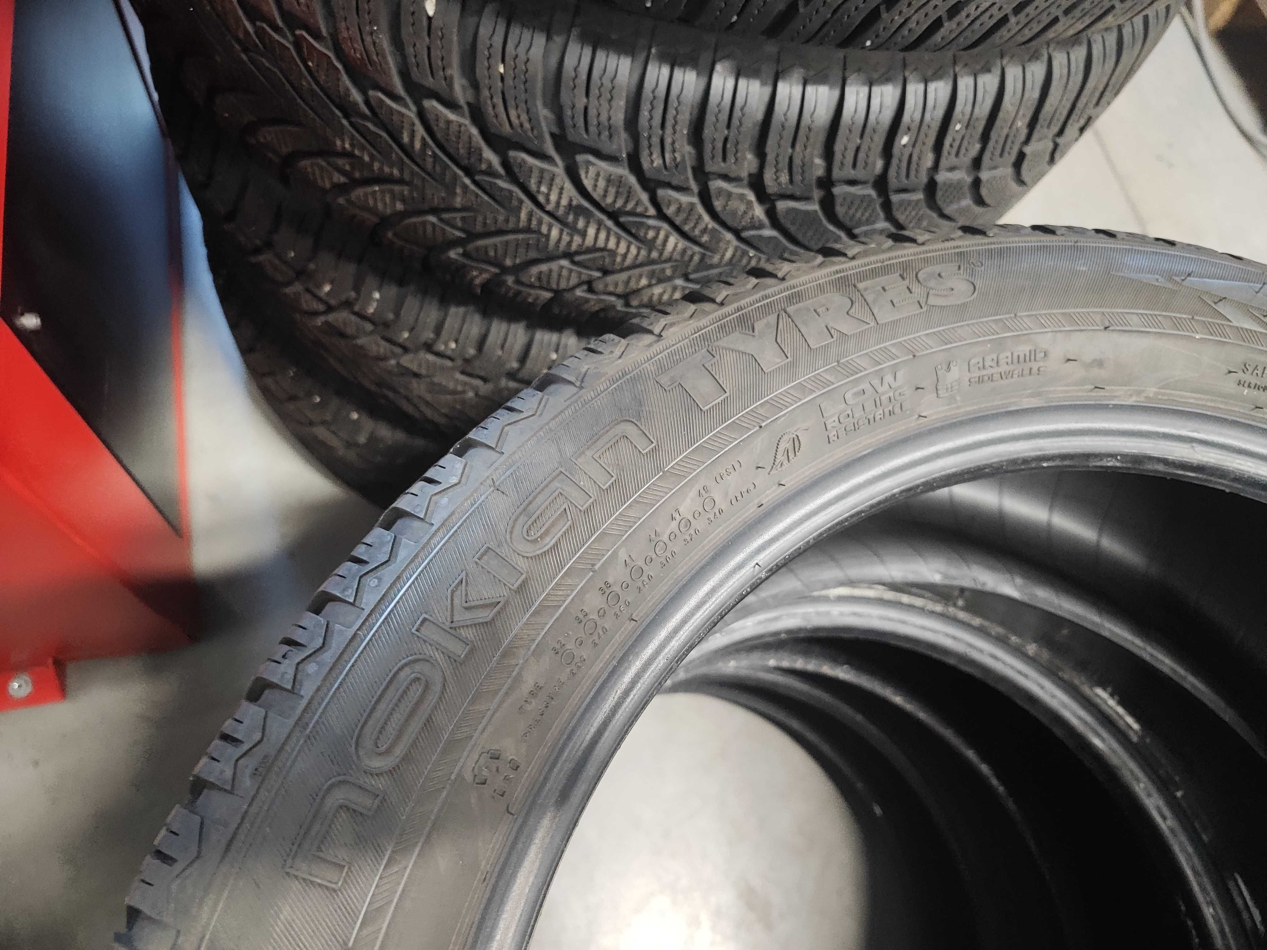 2бр.зимни гуми 235/50/19 Nokian