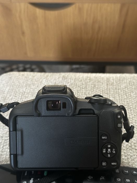 CANON EOS R50 kit(obiectiv 18-45mm IS STM)-stare impecabila,garantie