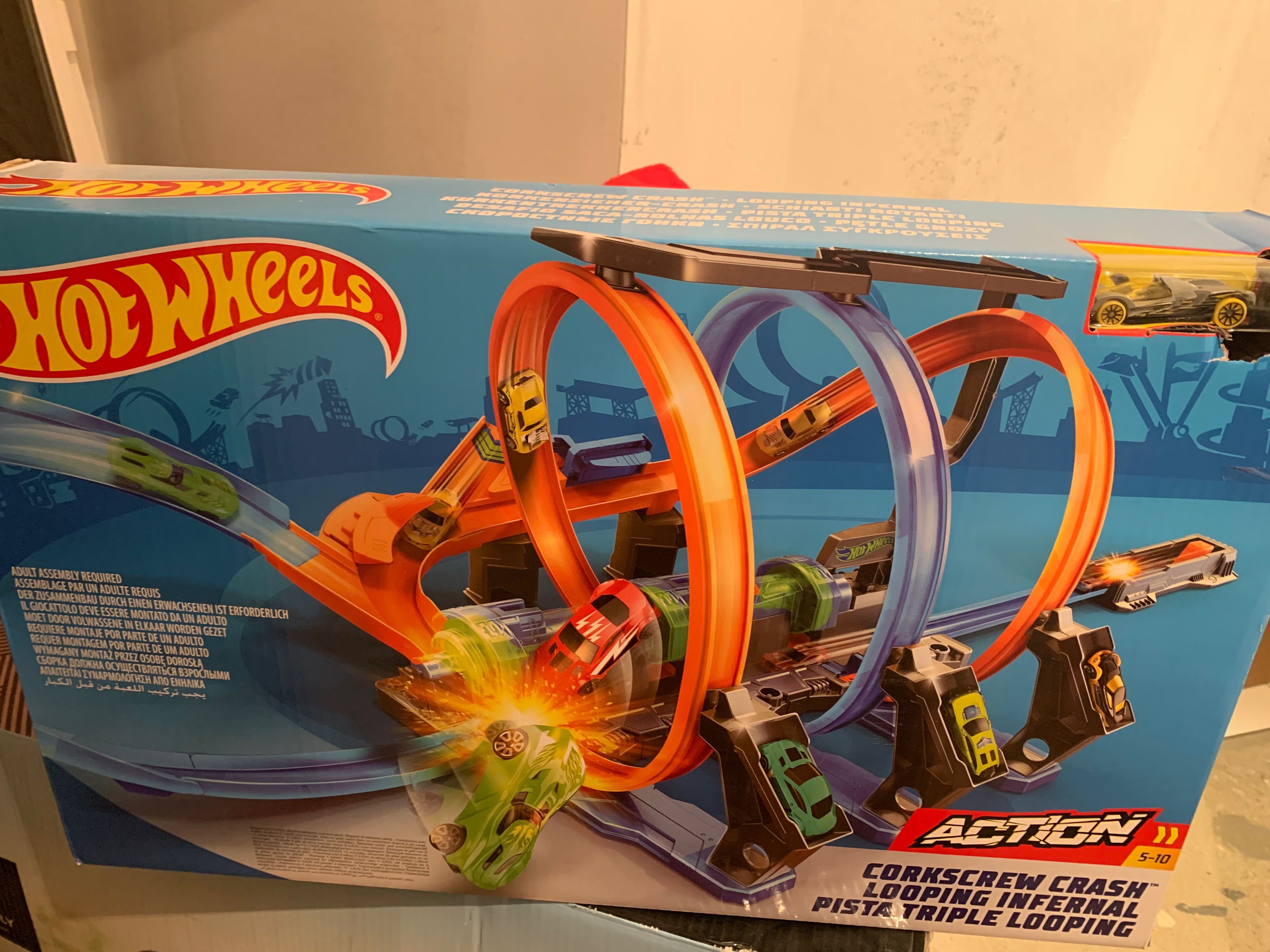 HOT WHEELS CORE ACTION LINE Комплект за игра "Гигантска Осморка" GFH87