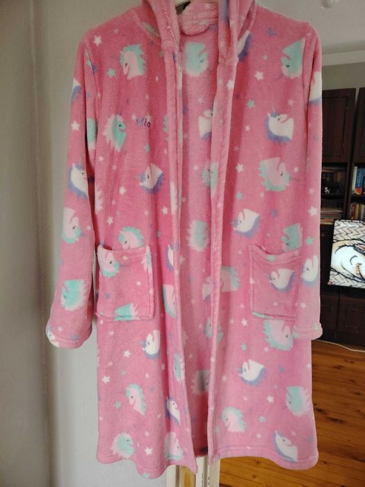 Продавам детски халати за баня