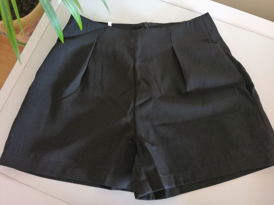 Къси черни панталонки