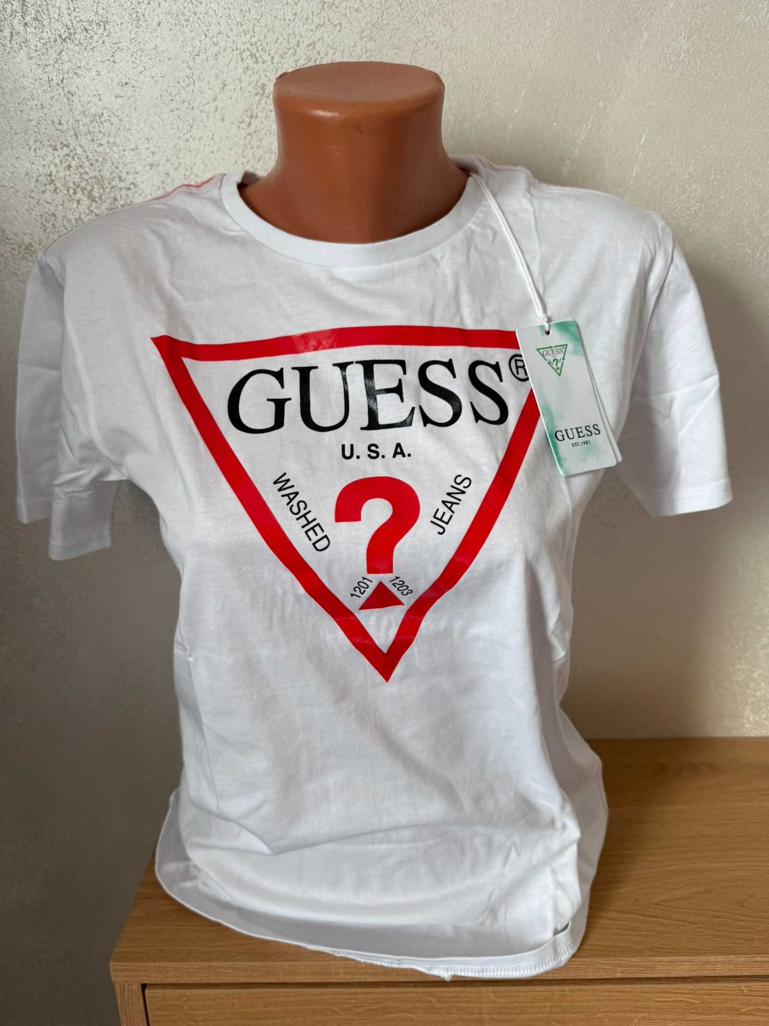 Тениски Guess различни модели