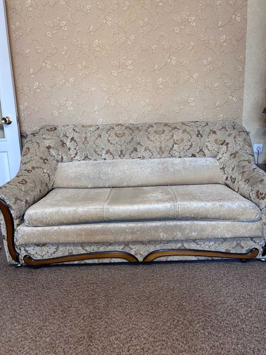 Продам диван раздвижной кресло в подарок