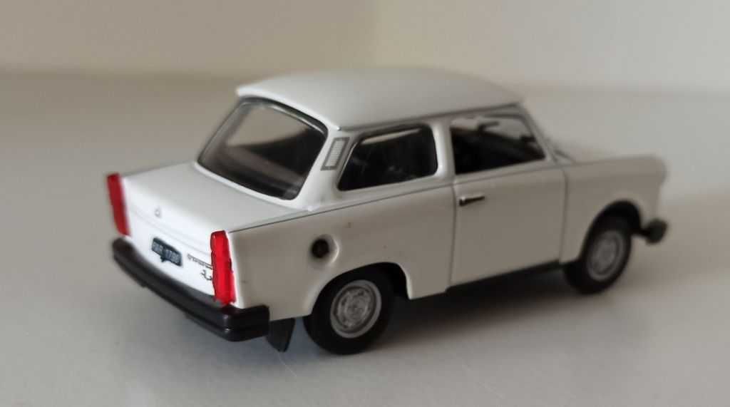 Macheta Trabant 1.1 Limousine 1989 - IST/DeAgostini 1/43