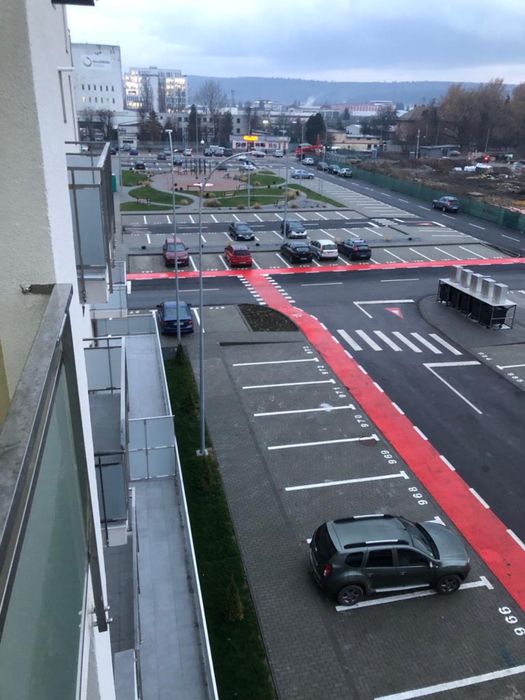 PROPRIETAR inchiriez ap.1 camera Complex Maurer cu loc de parcare