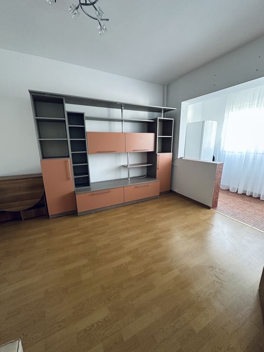 Inchiriez apartament