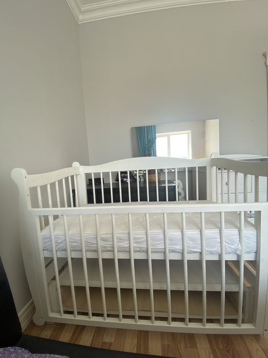 Манеж с ортопедическим матрасом ( дерево)