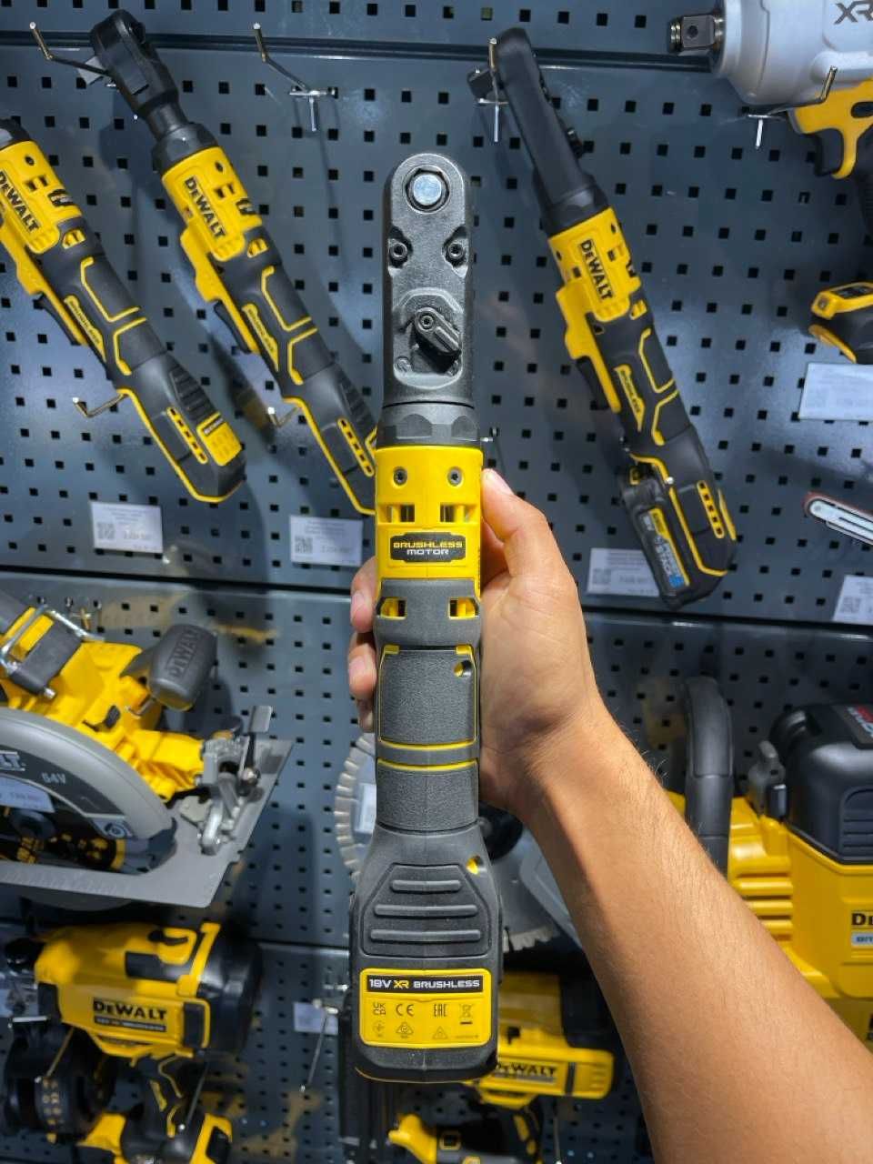 Гайковерт аккумуляторный угловой DeWALT DCF510N-XJ