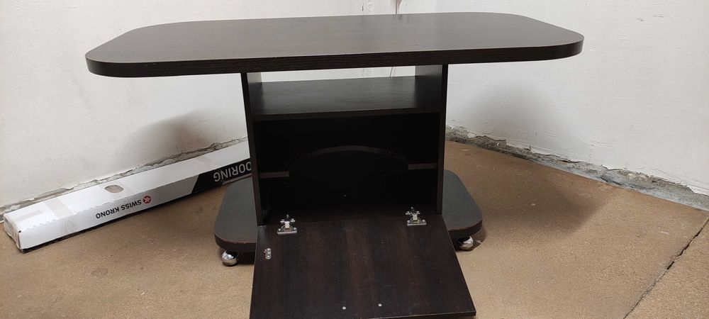 Голяма и масивна холна маса със шкаф цвят венге, маса за трапезария