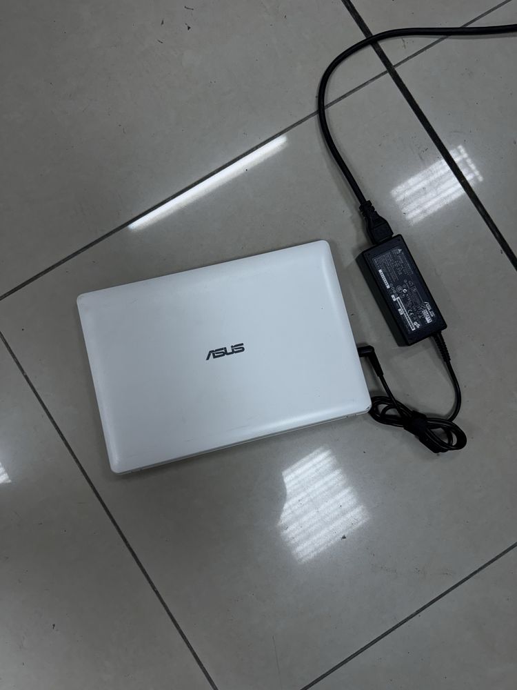 Лаптоп ASUS X102BA