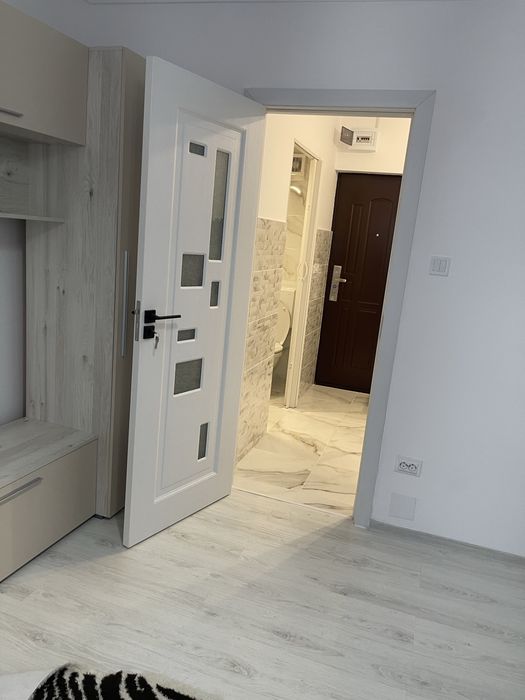 Inchiriez camara camin trasformata in garsoniera