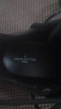 Vand adidasi noi dama Louis Vuitton