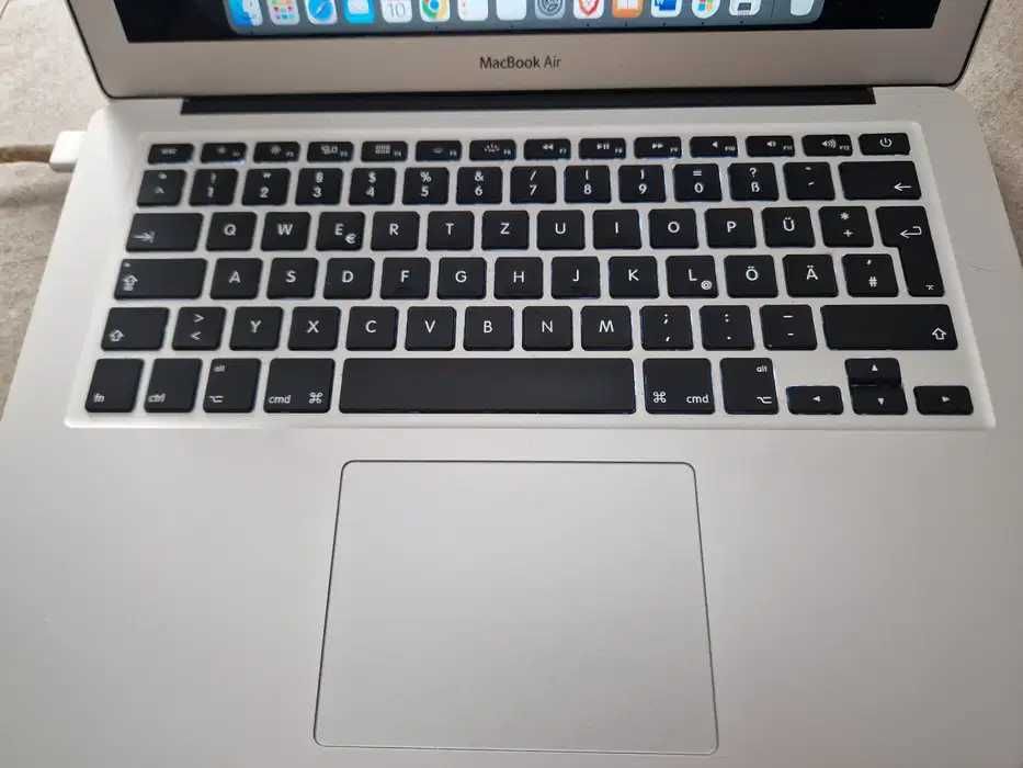 Apple MacBook Air 13" 2017 1.8GHz i5 8GB RAM 128Gb SSD TOP