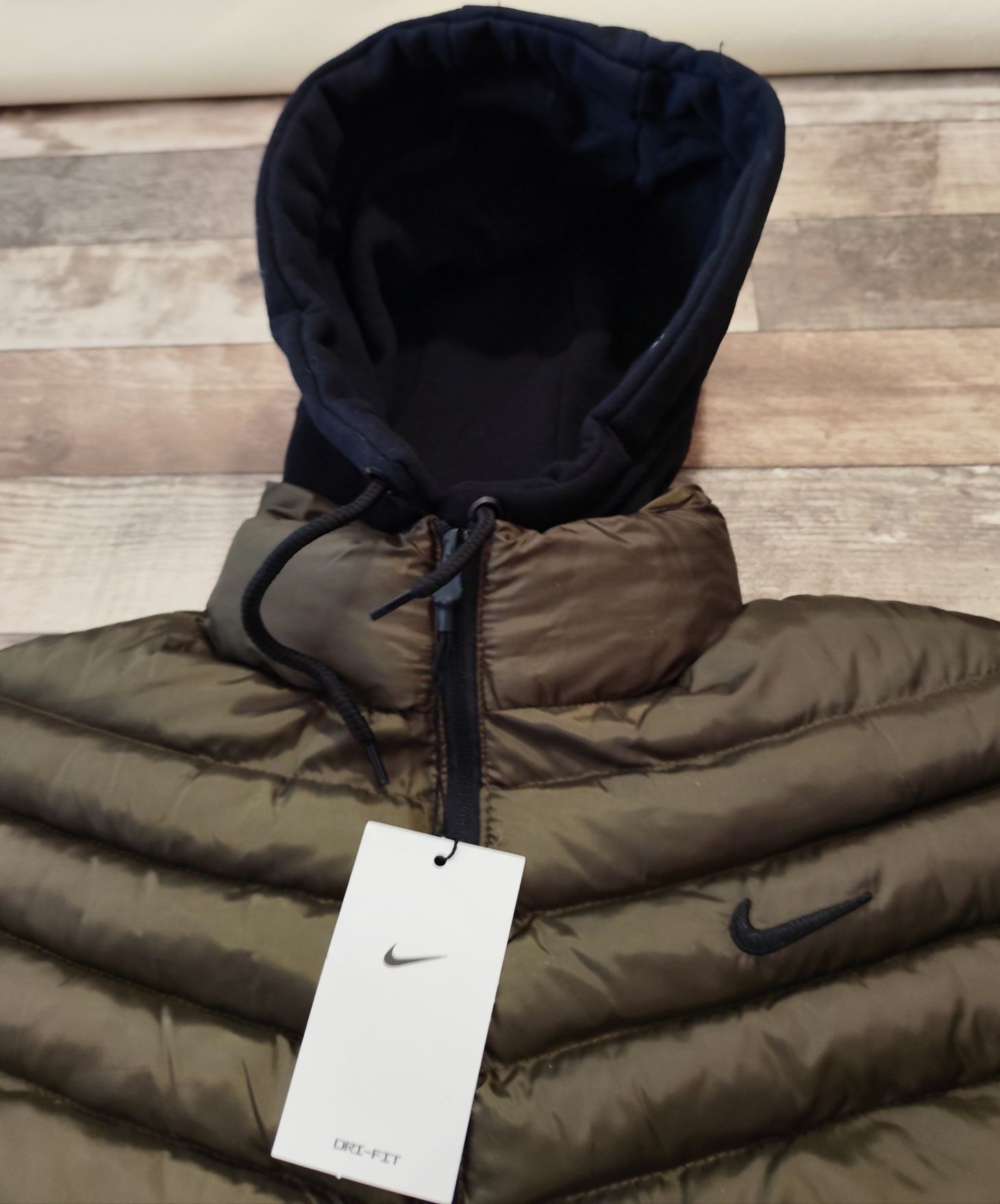 Мъжко яке Nike пухенка вата качулката е памук и се сваля  голяма компр