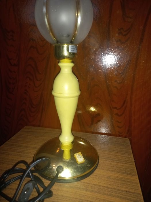 Vand corpuri de iluminat și diferite globuri de sticla