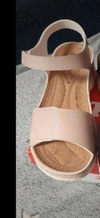 Vînd  sandale super comode 45 de RON  mai multe detali la telef sau ms