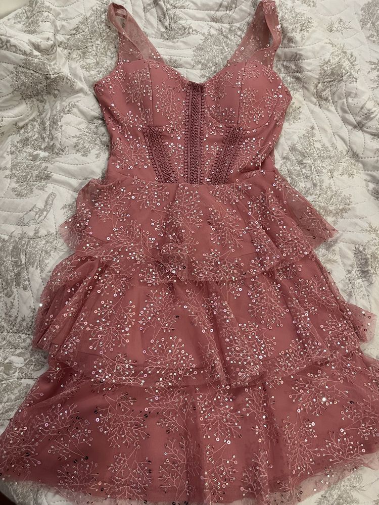 Розова рокля / нова