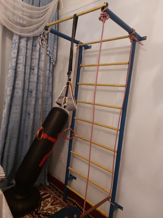 Турник , шведское стенько , кольцо , спортивный уголок.