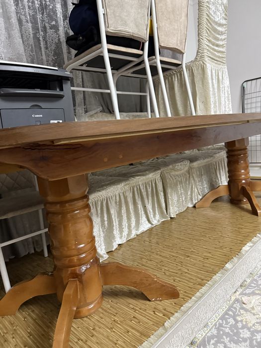 Стол для гостинной