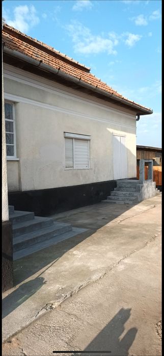 Casă de vânzare și pământ în Leorinț