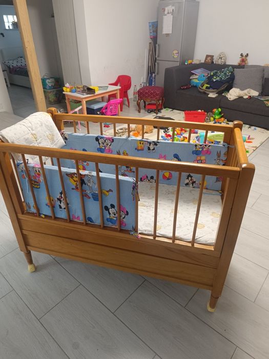 Pătuț bebe 120/60 cu saltea, păturică și protecții laterale