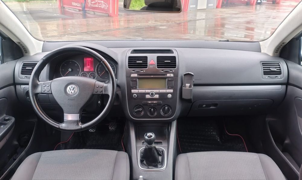 Vând Volkswagen Golf 5 2009 / 1.9 Tdi 105 Hp