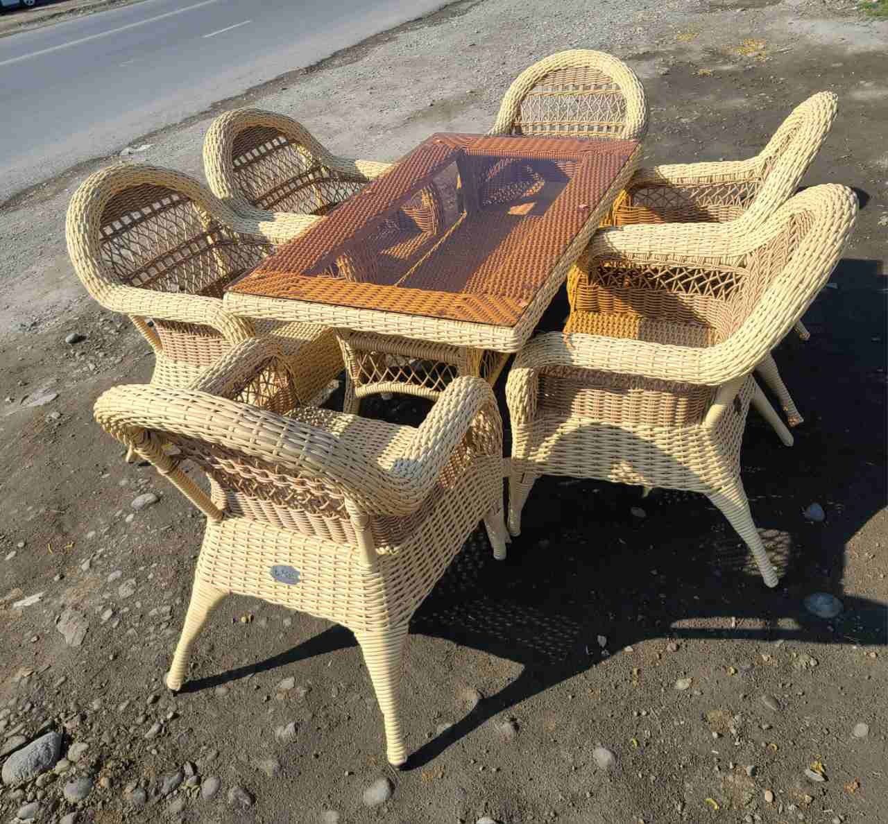 Ратан Стол Стуллар
