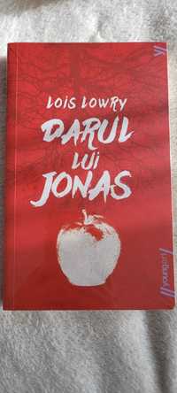 Carte Darul Lui Jonas - Lois Lowry