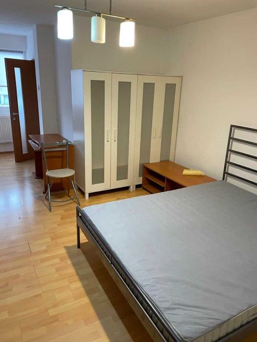 Inchiriez Garsoniera Favorit, Drumul taberei