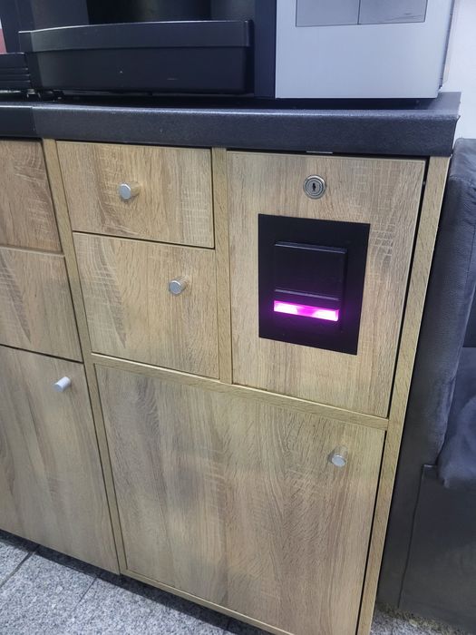 Automat de cafea, pret 4500 lei cu cititor inclus