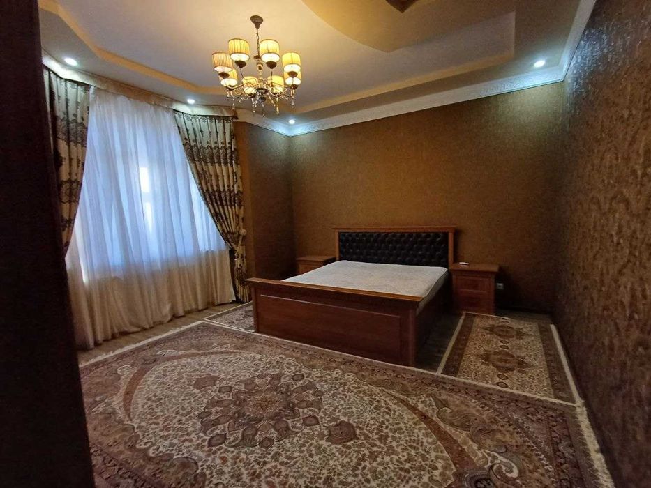Продаю евро-дом
Бадамзар
6 соток
8 комнат. 
700 м2