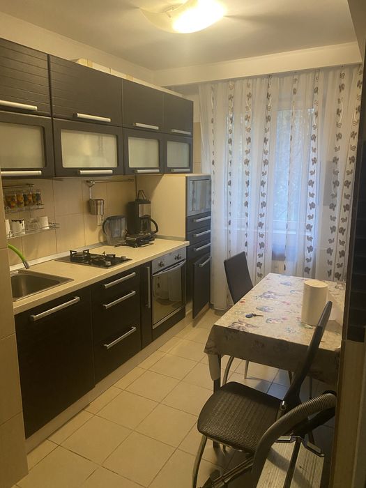 Inchiriez apartament 3 camere mobilat, Metrou Parc Drumul Taberei