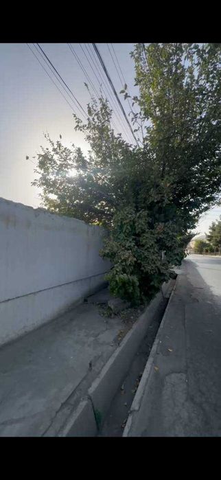 Ипакчилик Продаеться участок  8,5 соток фасад 21 метр длина 41 метров