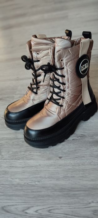 Продам тёплые водонепроницаемые полусапожки 37размер