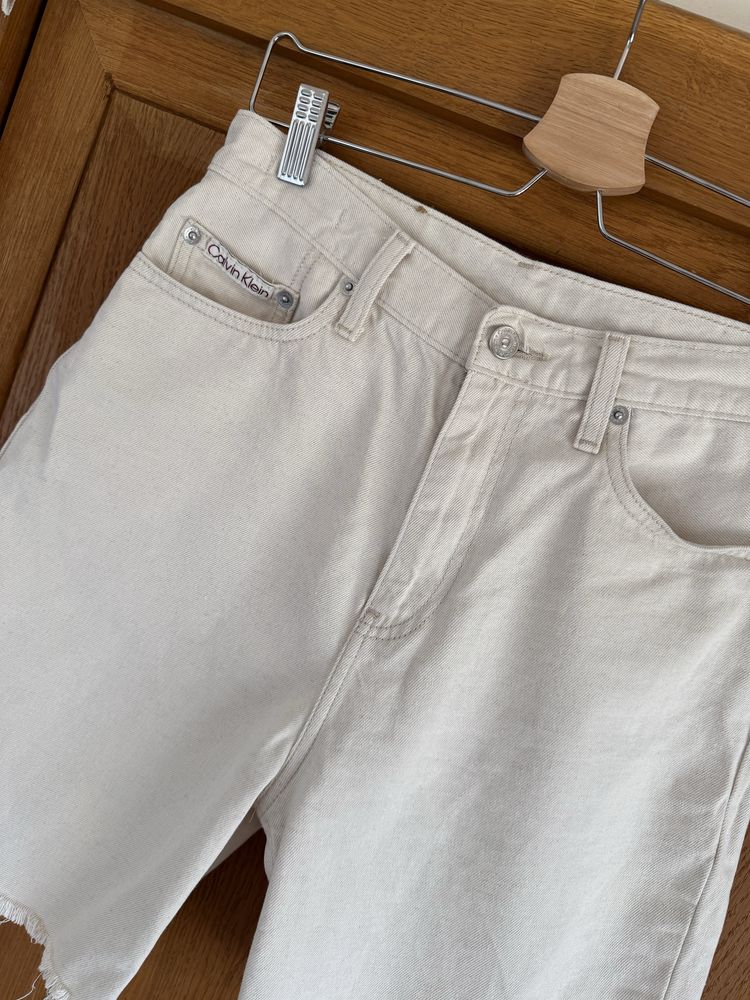Calvin Klein Jeans бежови бермуди с лен
