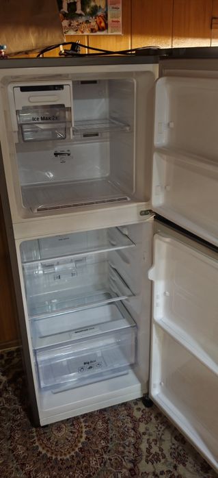 Холодильник Samsung